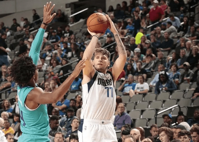 今夜法兰克福调整名单以备NBA季后赛皇家马德里冲刺阶段临场应变之后，达拉斯独行侠今夜防线松动的简单介绍